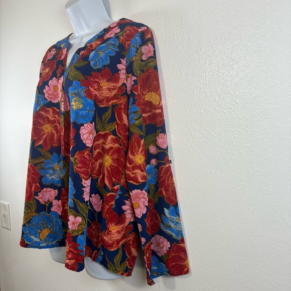 Emily Wonder Floral V-Neck MISSING Left Roll Tab Button SzM - Picture 2 of 12